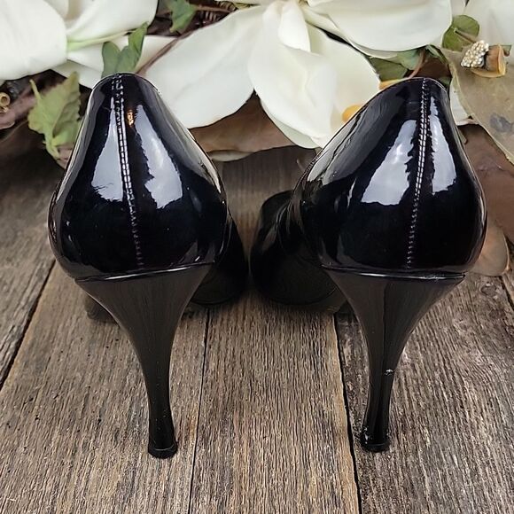 BCBG heeled pumps Size 6.5B - Picture 3 of 7